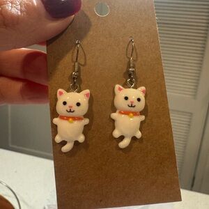 Japanese lucky cat earrings 🐱 🇯🇵